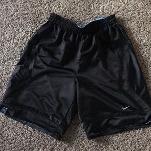 Reversible men’s Nike basketball shorts